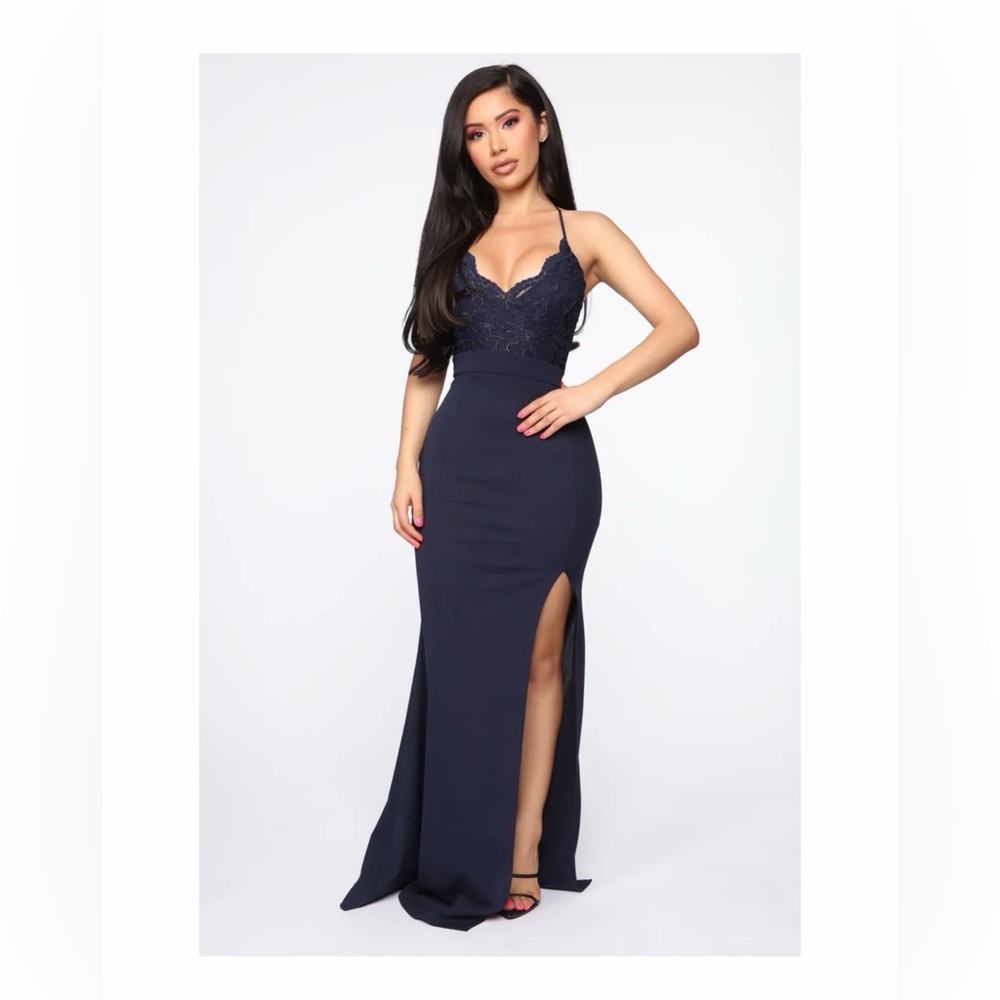 Elegant Navy Blue Lace Evening Gown